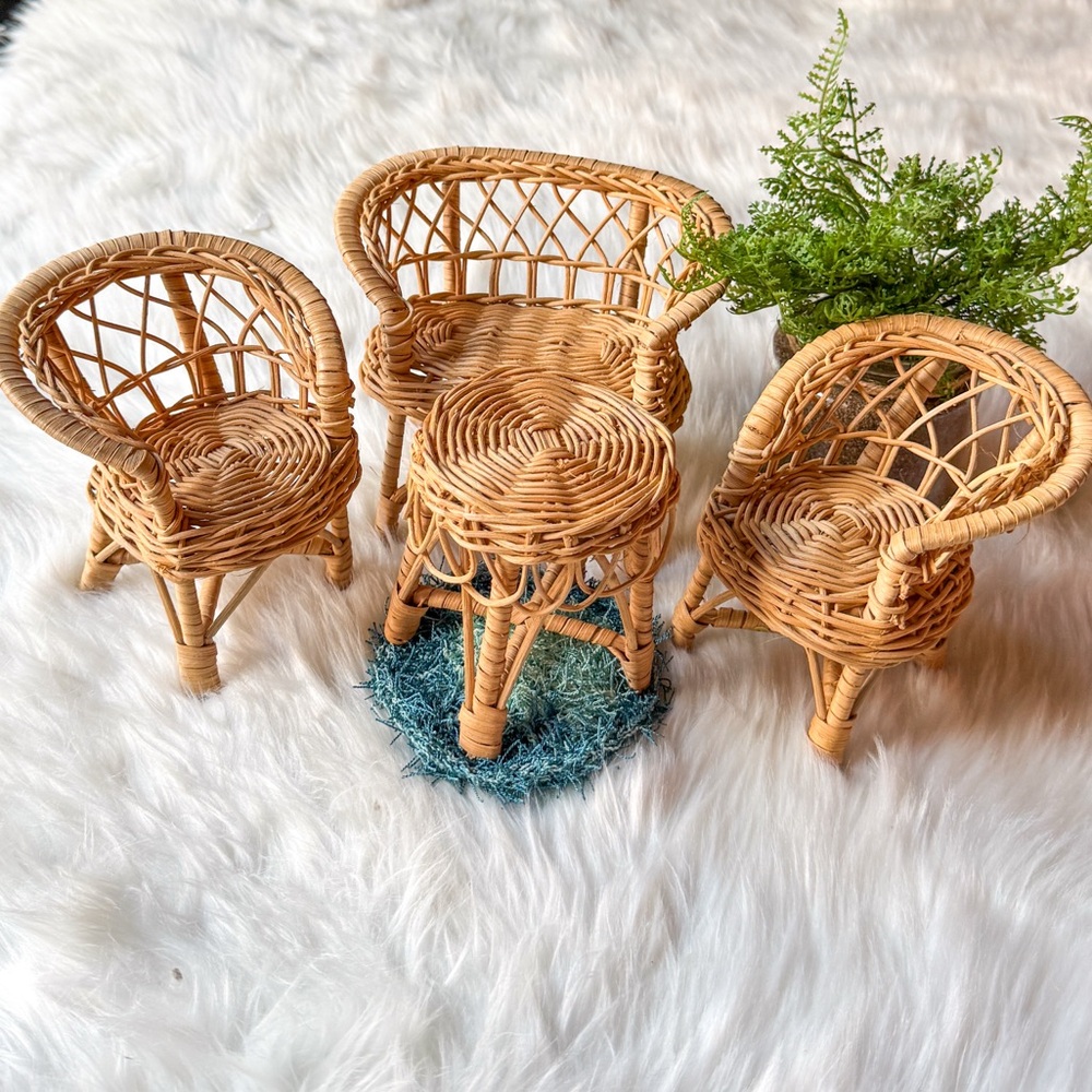 Vintage Dollhouse Doll Furniture Wicker Loveseat Chairs Coffee Side Table & Rug!